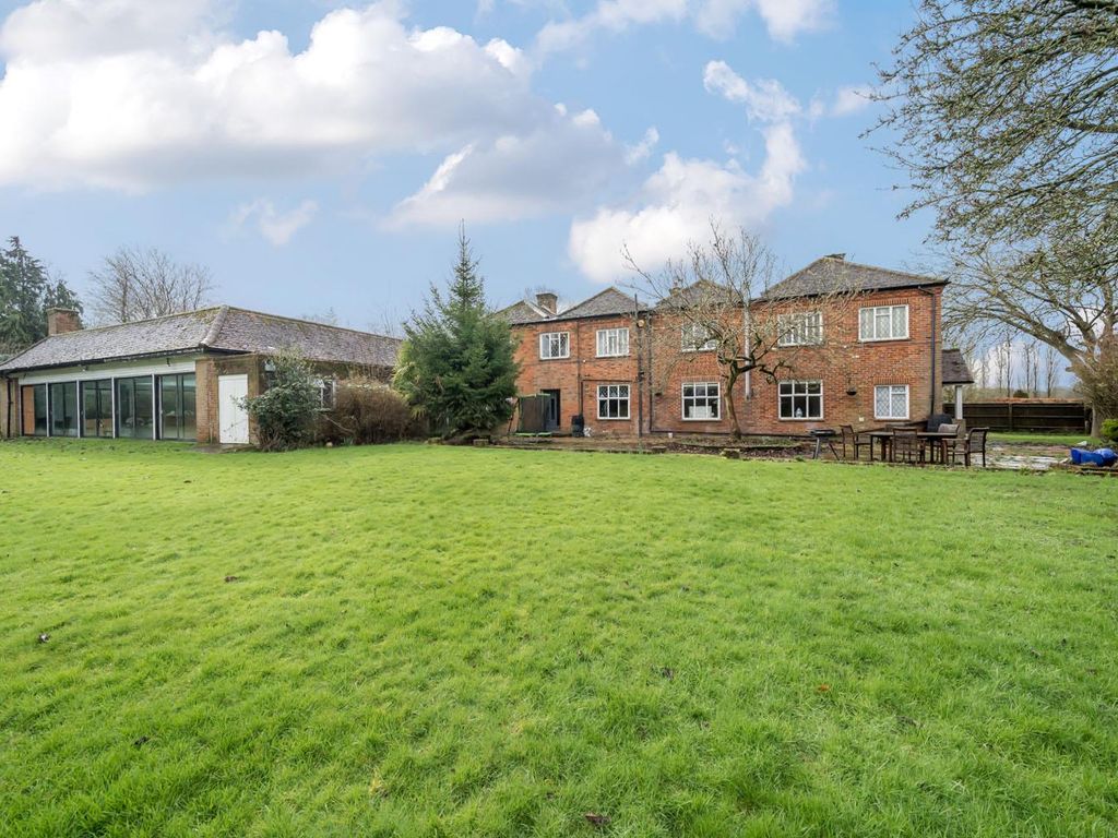 6 bed detached house for sale in Barnes Lane, Kings Langley WD4, £