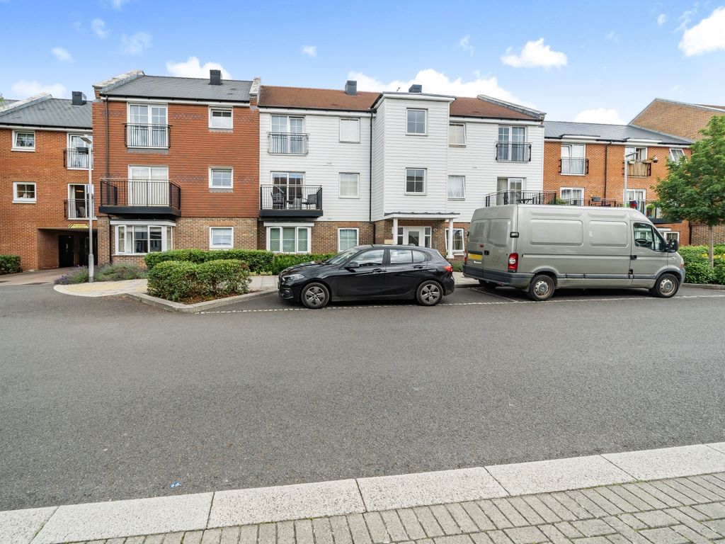 1 bed flat for sale in Eden Road, Dunton Green, Sevenoaks TN14, £