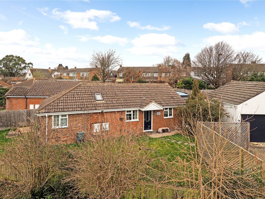 3 bed bungalow for sale in Sandown Close, Alton, Hampshire GU34 Zoopla