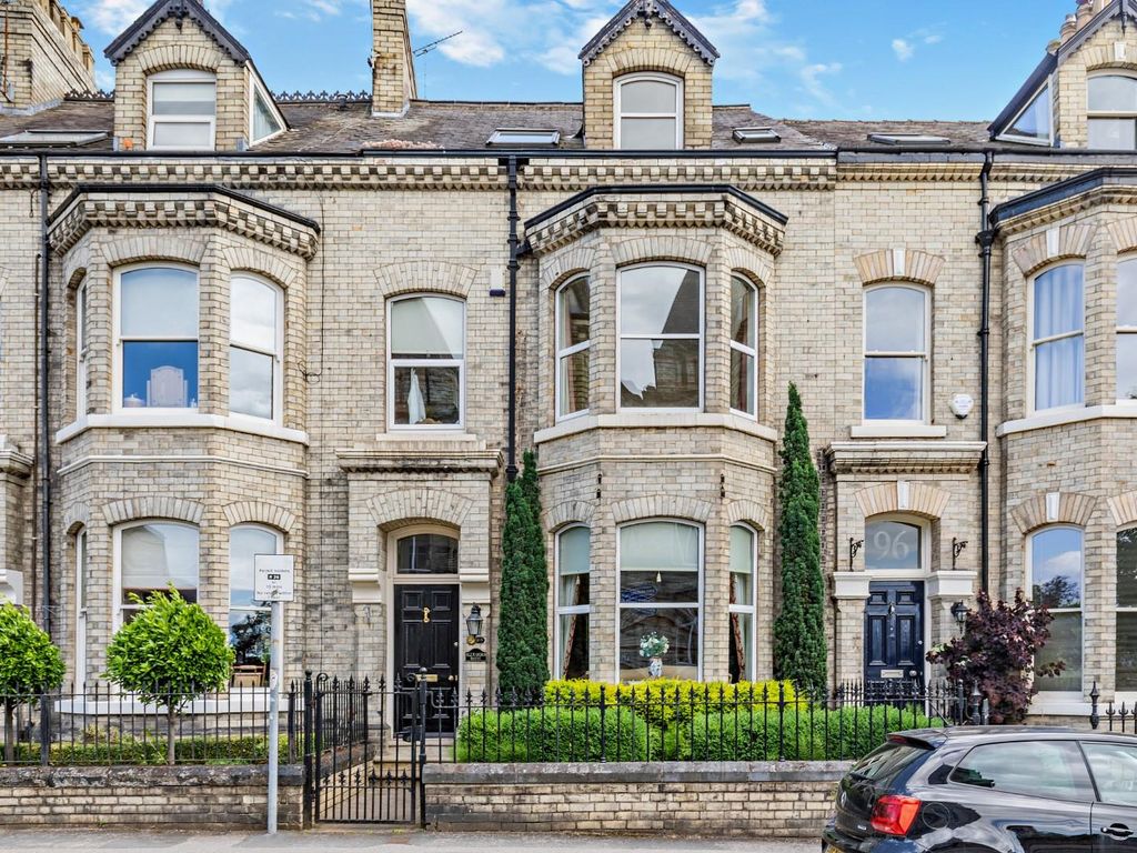 5 bed terraced house for sale in Road, York, North