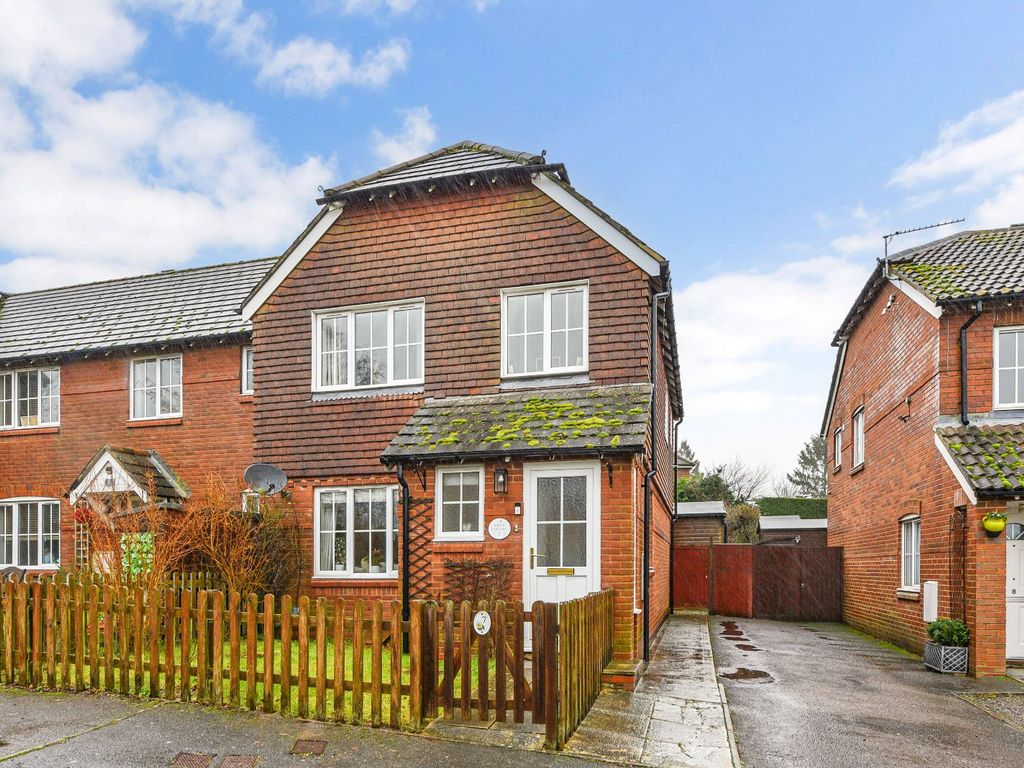 3 bed end terrace house for sale in Lions Field, Oakhanger, Bordon GU35