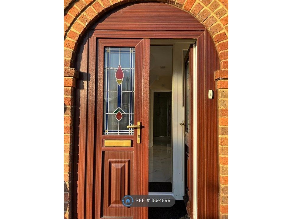 3 bed semidetached house to rent in Daventry Road, Coventry CV3, £