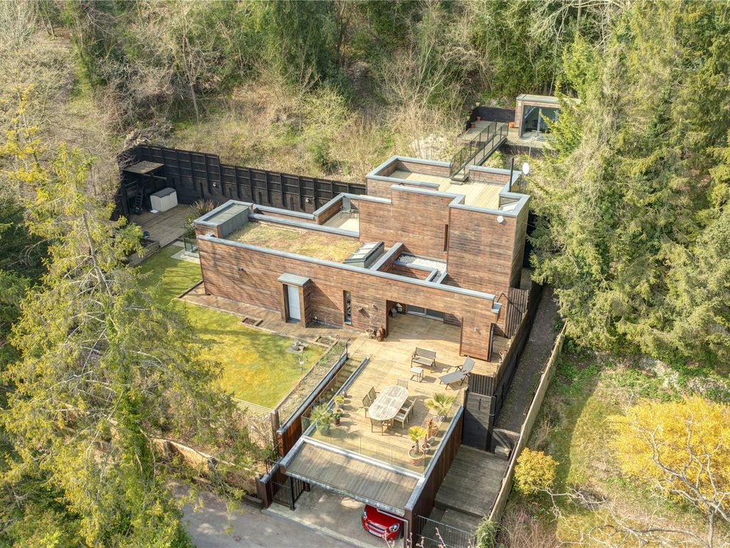 4 bed detached house for sale in Rayners Avenue, Loudwater, Buckinghamshire HP10 Zoopla