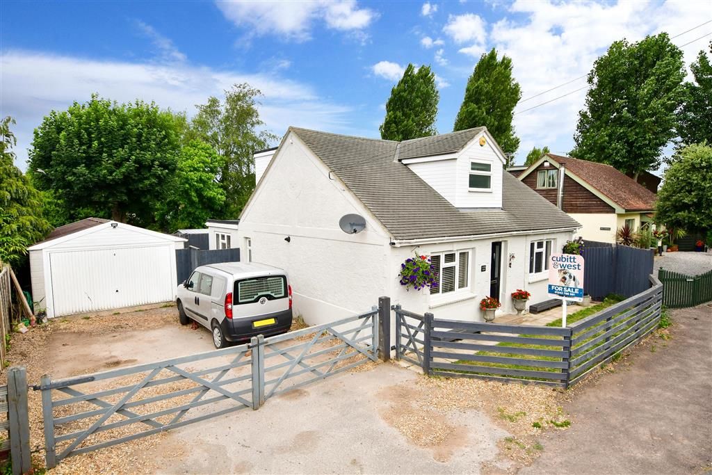 3 bed bungalow for sale in Southover Way, Hunston, Chichester, West