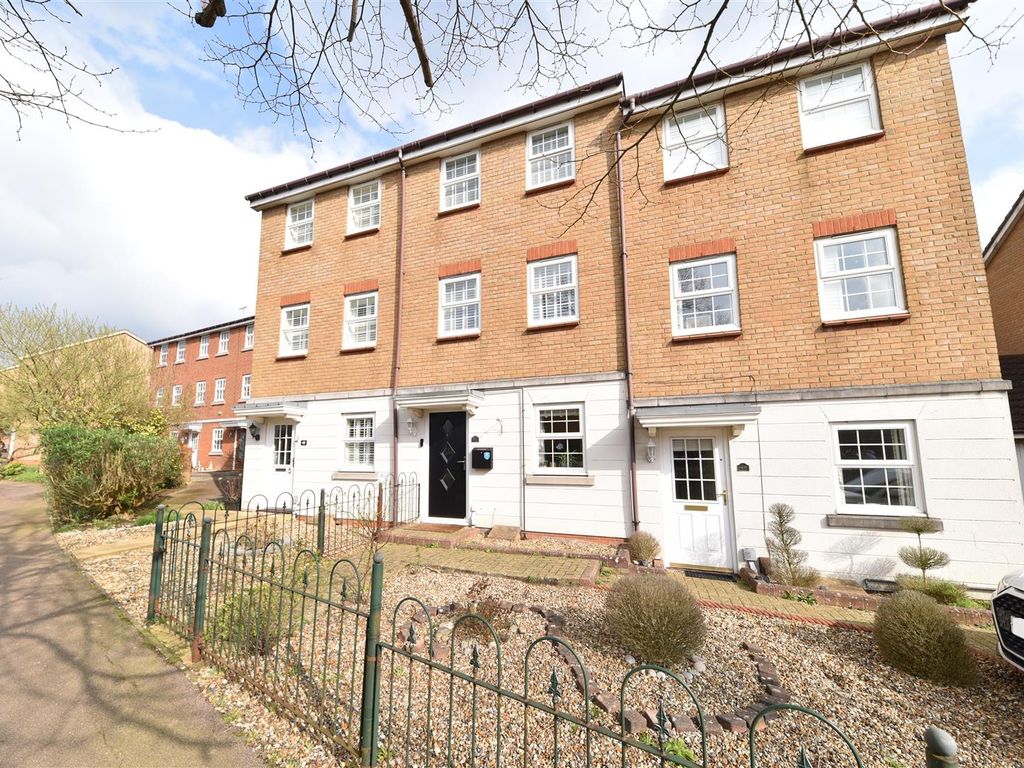 3 bed town house for sale in Great Ashby Way, Stevenage SG1, £400,000