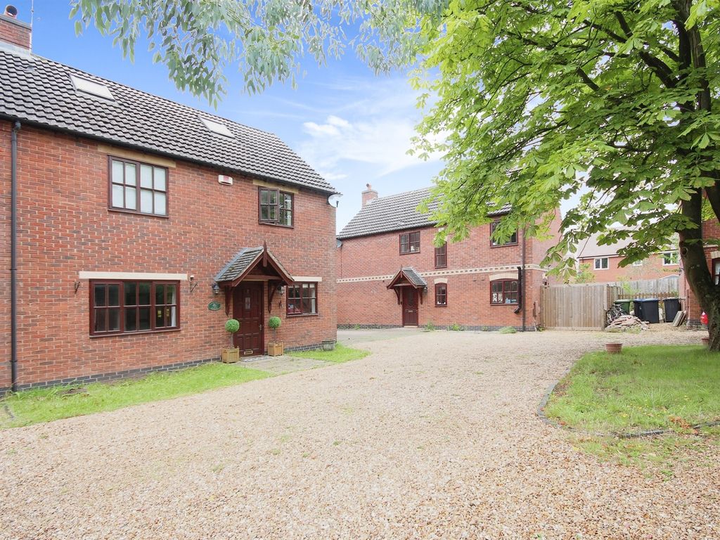 4 bed detached house for sale in Commanders Close, Lighthorne Heath