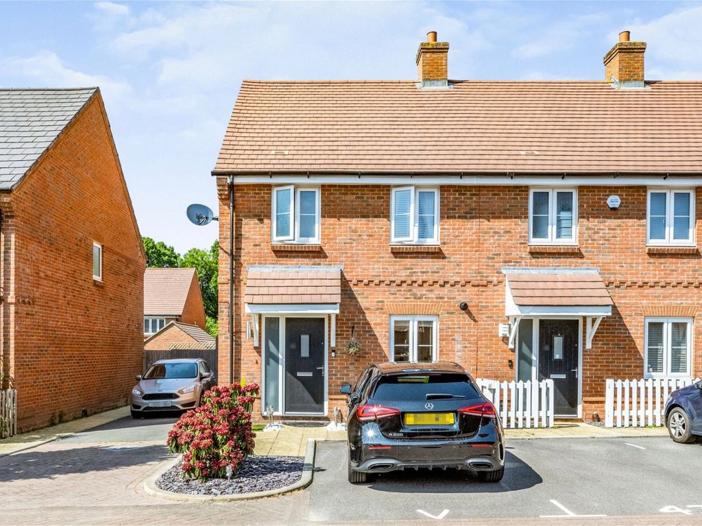 2 bed end terrace house for sale in Delamere Gardens, Fair Oak