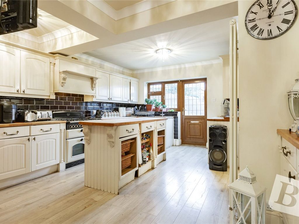 5 bed semidetached house for sale in Albany Road, Hornchurch RM12, £