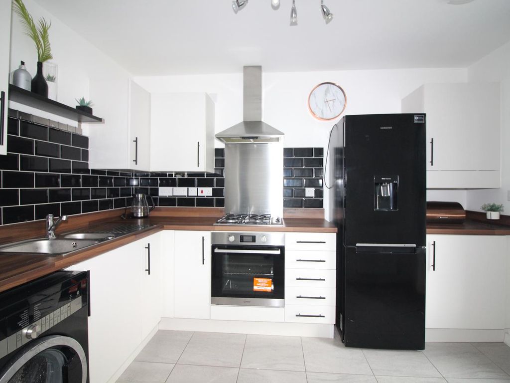 2 bed semidetached house to rent in Captains View, Braunton Crescent