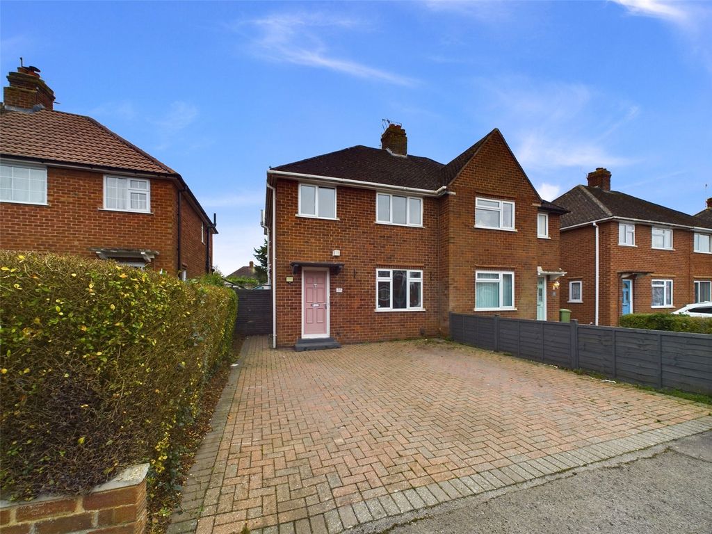 3 bed semidetached house for sale in Orchard Way, Churchdown