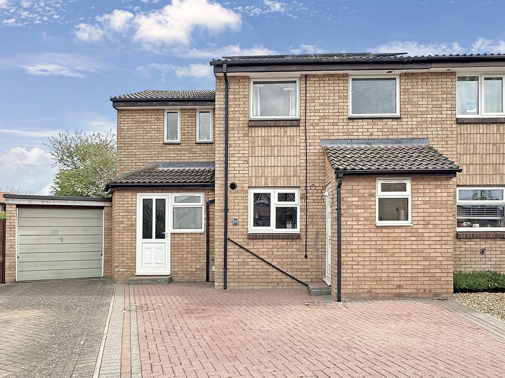 4 bed end terrace house for sale in Limes Road, Hardwick, Cambridge