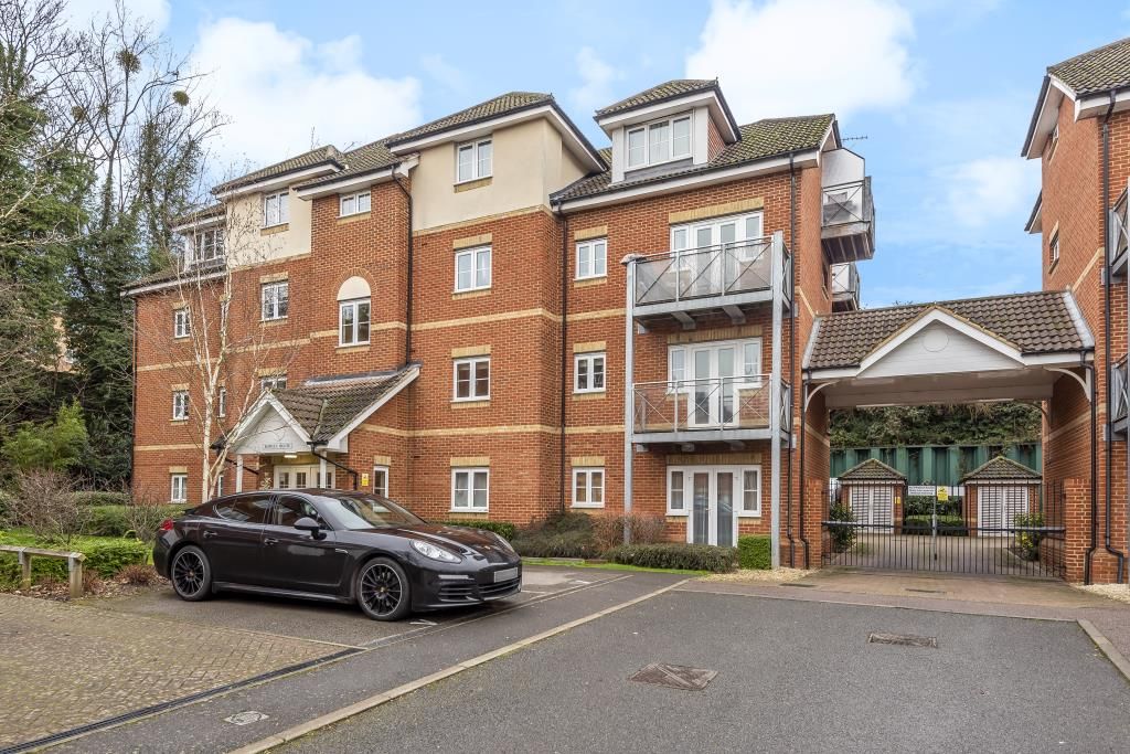 2 bed flat for sale in high wycombe, buckinghamshire hp13