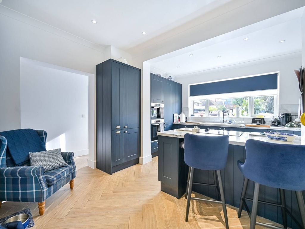 4 bed detached house for sale in Lansdowne Avenue, Slough SL1, £800,000