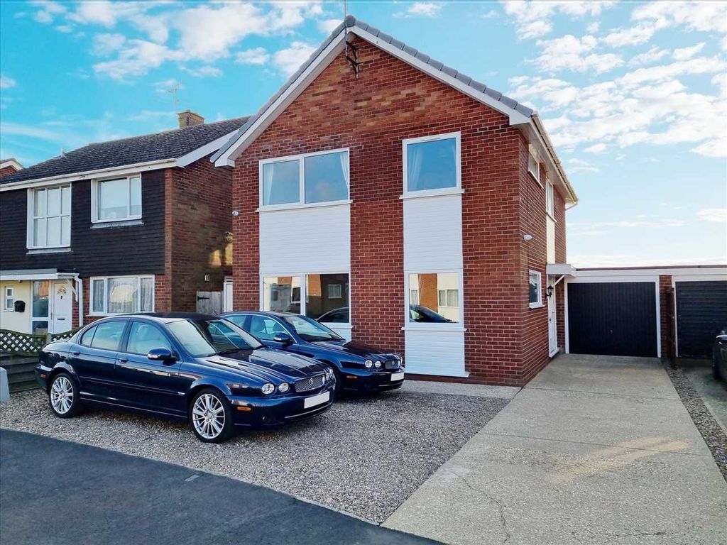 4 bed detached house for sale in Cliffe Avenue, Ruskington, Sleaford NG34, £280,000 Zoopla