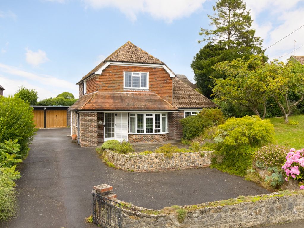 3 bed detached house for sale in Roman Road, Aldington, Ashford TN25, £