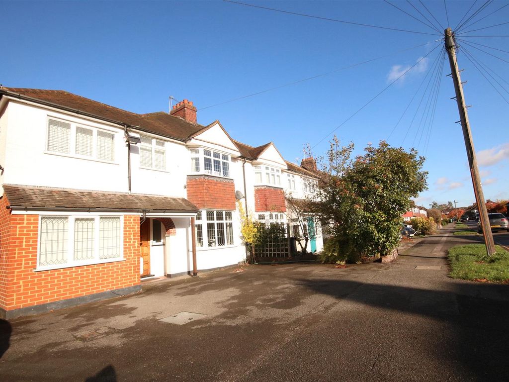 3 bed property for sale in St Stephens Avenue, Ashtead KT21, £750,000