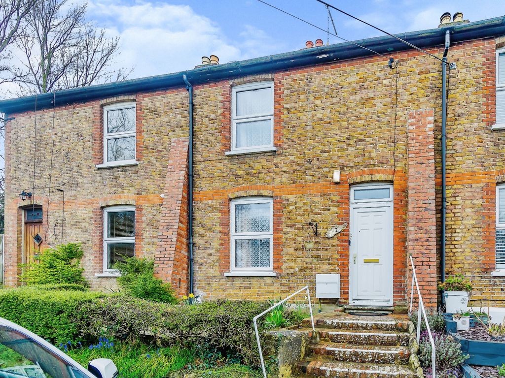 2 bed terraced house for sale in Barfields, Bletchingley, Redhill RH1