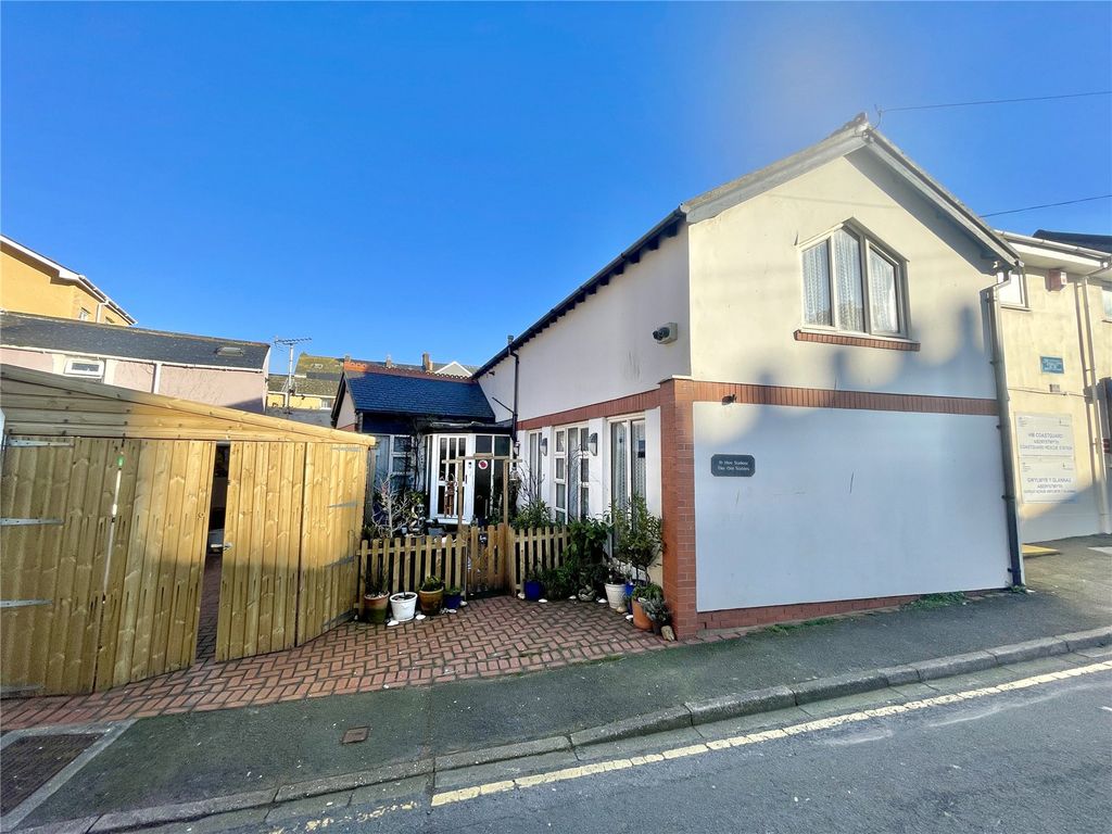 2 bed end terrace house for sale in Castle Street, Aberystwyth