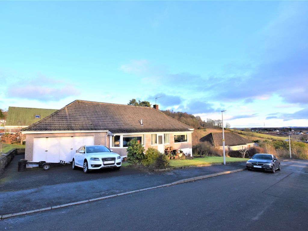 2 bed bungalow to rent in Ochilview Gardens, Crieff, Perthshire PH7