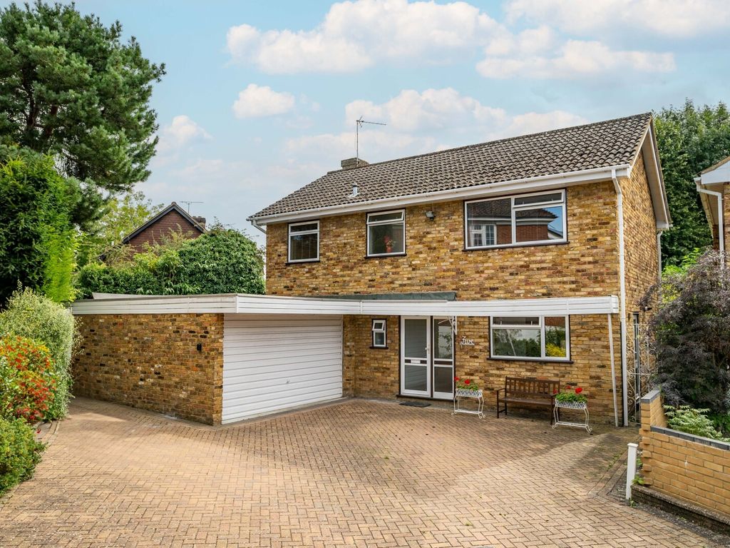 4 bed detached house for sale in Falstaff Gardens, St. Albans