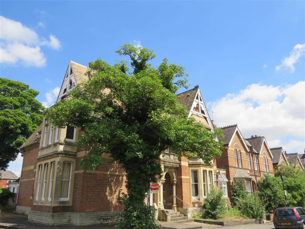 2 bed flat to rent in Beauchamp Hill, Leamington Spa CV32 Zoopla