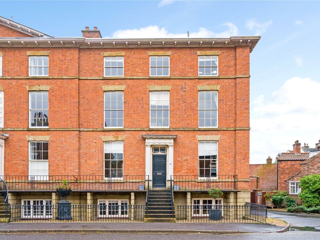 6 bed end terrace house for sale in Bridge Street, Louth, Lincolnshire