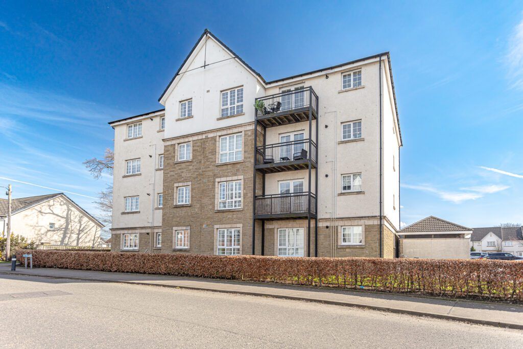 2 bed flat for sale in Crown Crescent, Larbert FK5 Zoopla