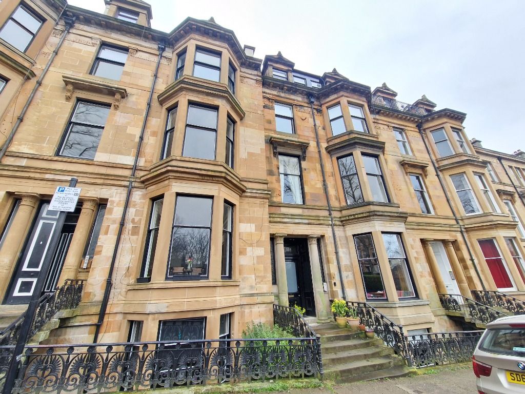 3 bed flat to rent in Athole Gardens, Hillhead, Glasgow G12, £2,500 pcm