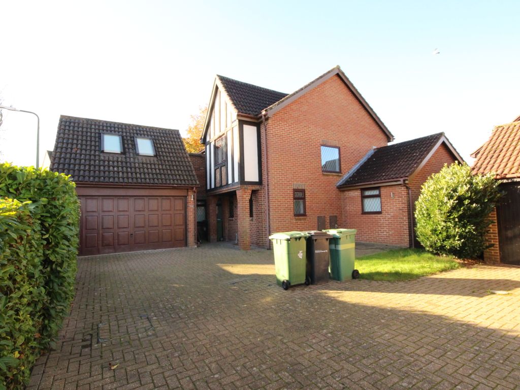 4 bed detached house for sale in The Weavers, Allington ME16, £599,995