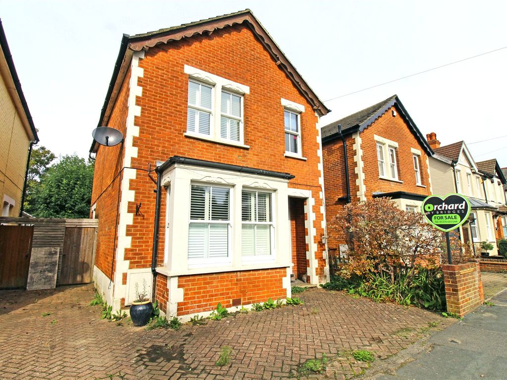 3 bed detached house for sale in Gordon Avenue, Camberley GU15 Zoopla