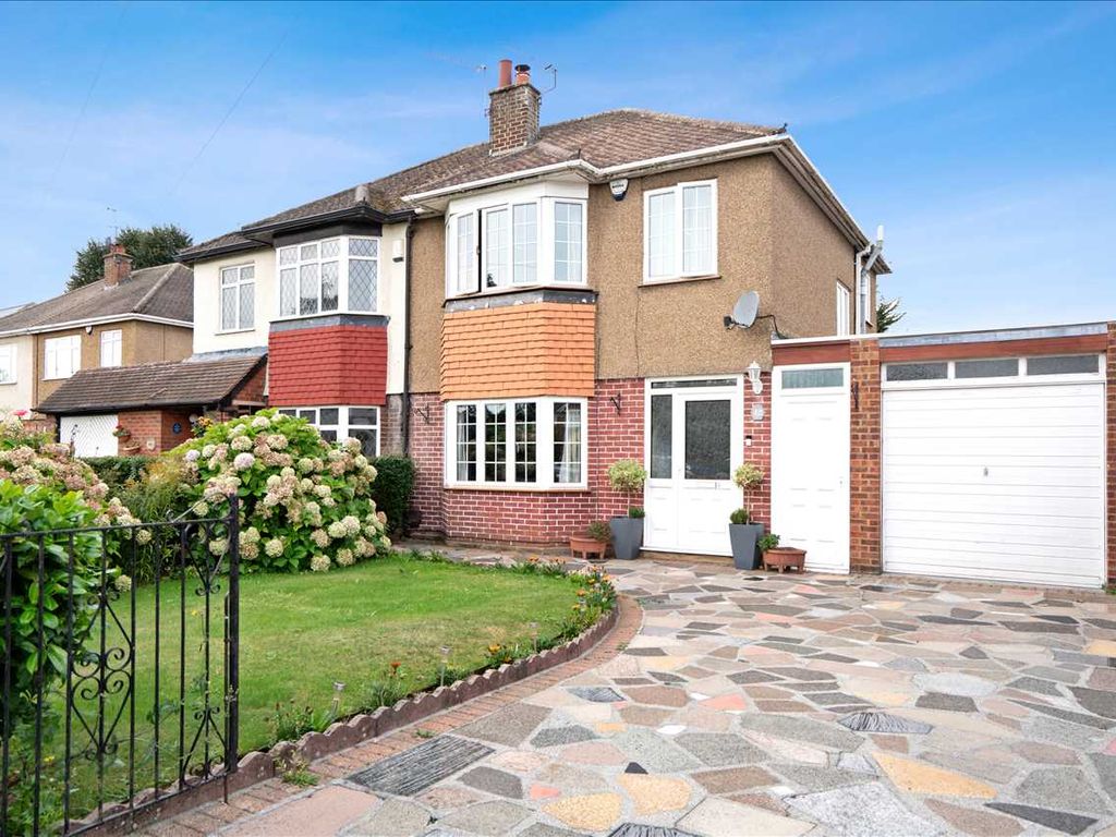 3 bed semidetached house to rent in Denham Way, Denham, Uxbridge UB9