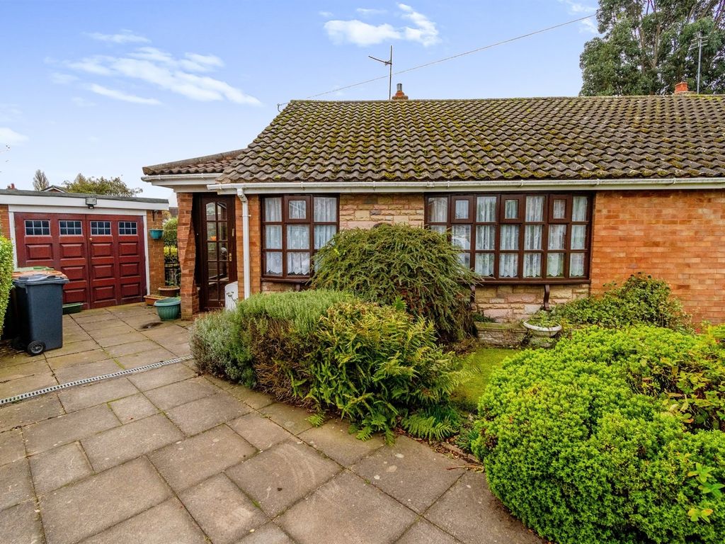 2 bed semidetached bungalow for sale in Castle Drive, Willenhall WV12