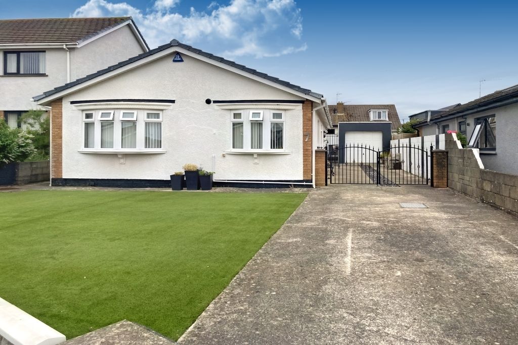 3 bed detached bungalow for sale in Ramsey Close, Rest Bay, Porthcawl