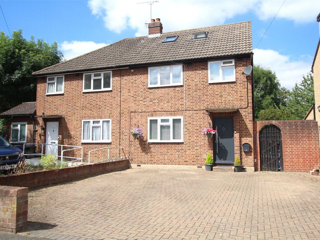 4 bed semidetached house for sale in Crescent Road 9Rw, New EN4