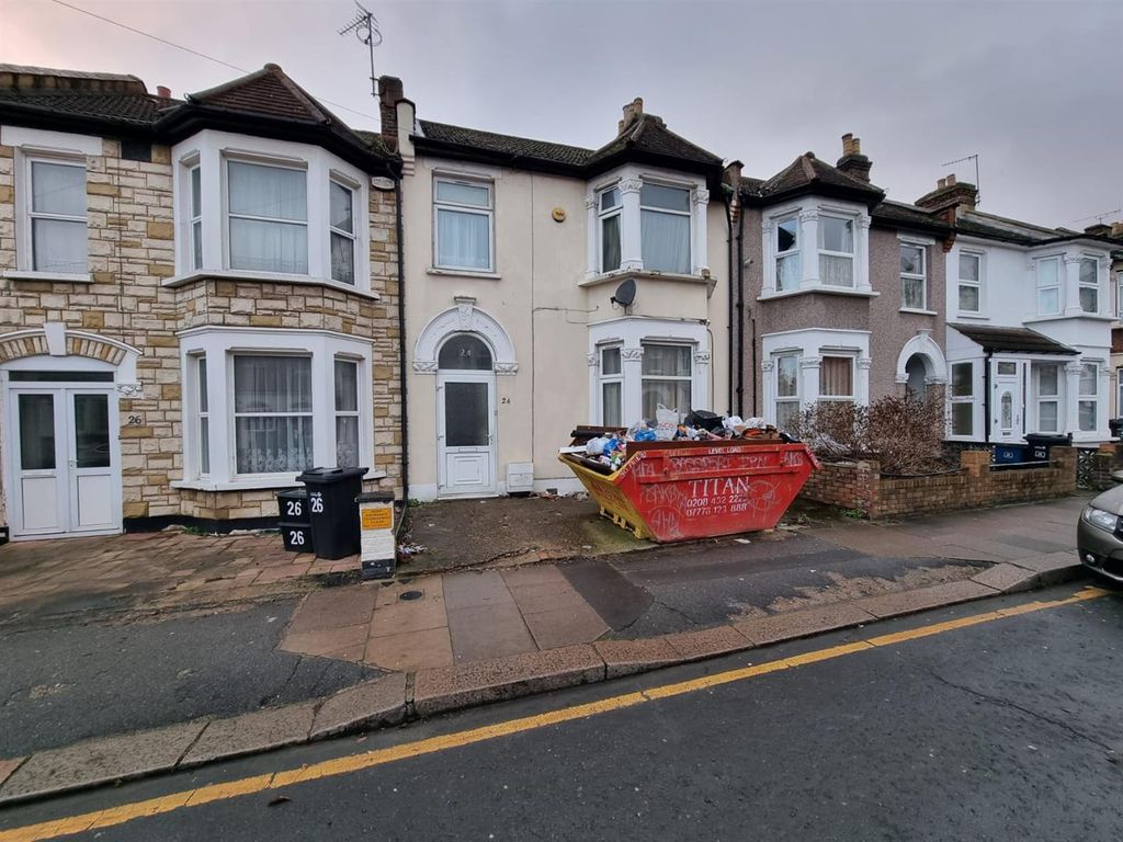 3 bed property for sale in Highbury Gardens, Ilford IG3 Zoopla