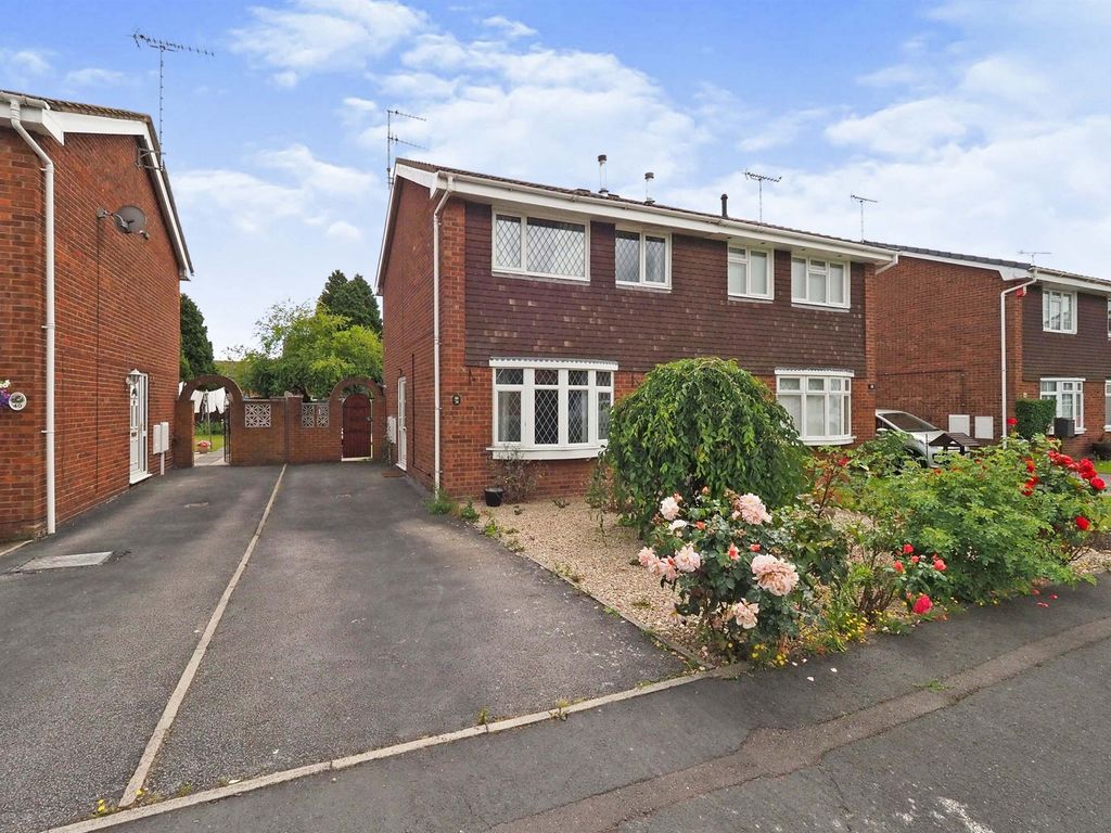 2 bed semidetached house for sale in Halcyon Way, BurtonOnTrent DE14