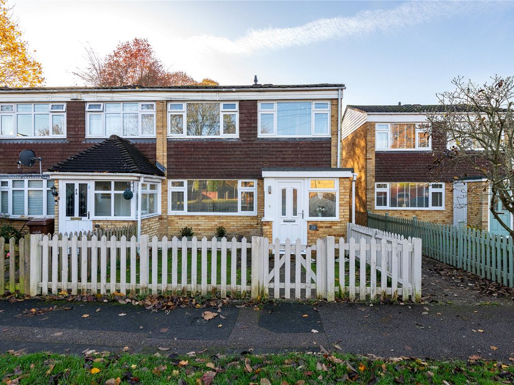 3 bed end terrace house for sale in Thorpe Walk, Gillingham, Kent ME8