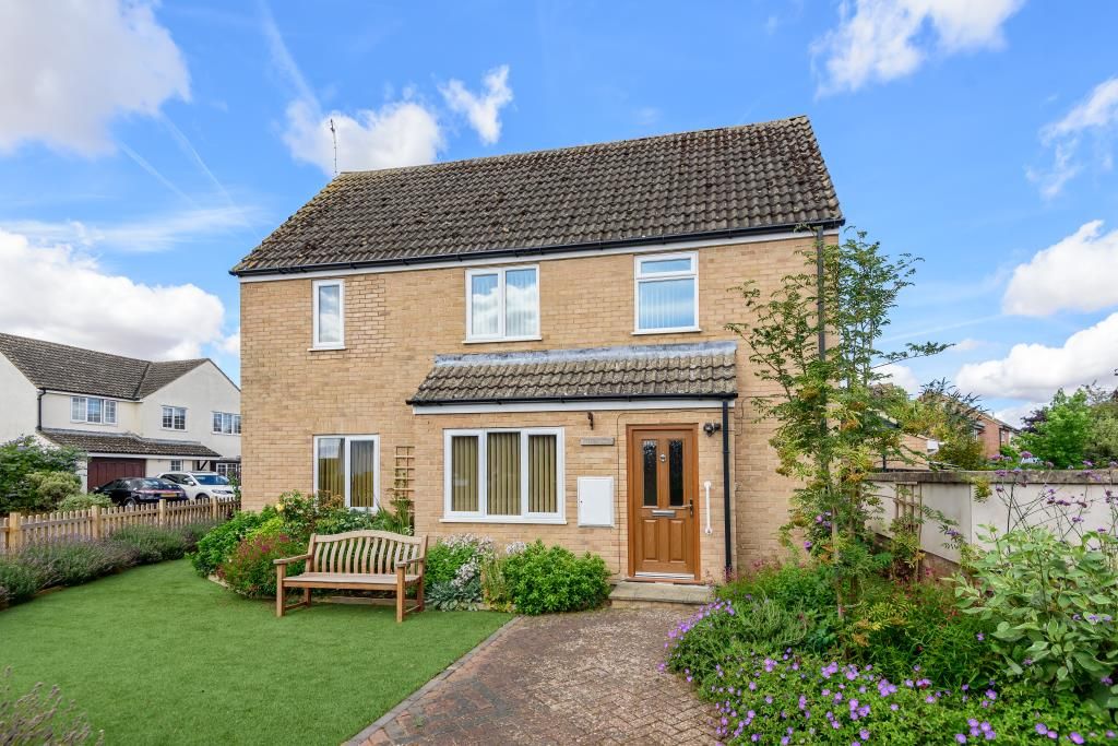 3 bed semidetached house for sale in Foxcroft Drive, Carterton OX18