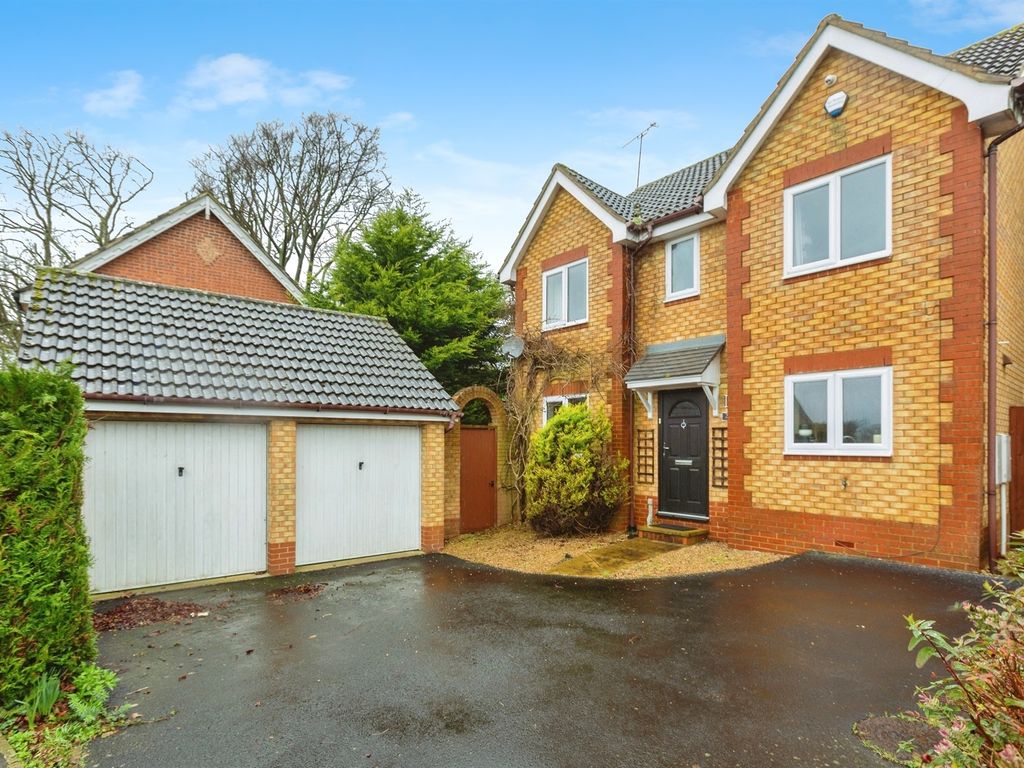 4 bed detached house for sale in St. Johns Drive, Stone, Aylesbury HP17