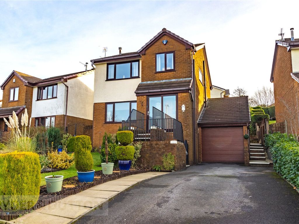 4 bed detached house for sale in Hillside Avenue, Shaw, Oldham, Greater
