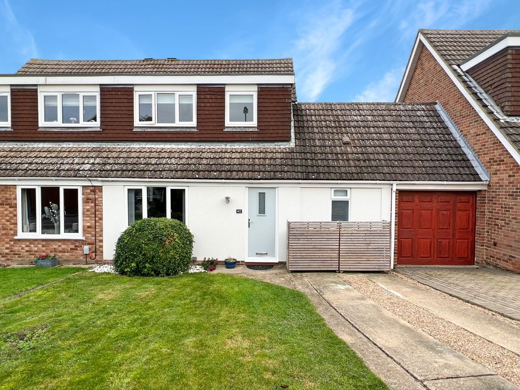3 bed semidetached house for sale in Greengage Rise, Melbourn, Royston