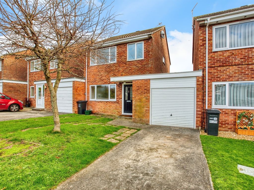 3 bed link detached house for sale in Lower Fairmead Road, Yeovil BA21