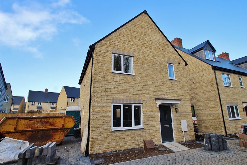 New home, 3 bed detached house for sale in Spring Meadow, Witney OX28