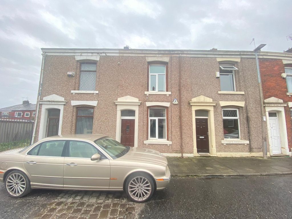 3 bed terraced house to rent in St James Street, Blackburn BB2, £595