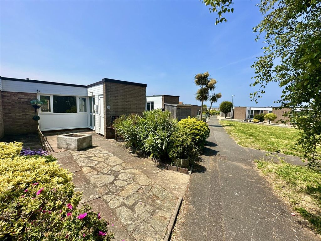 2 bed bungalow for sale in Marina Close, Brixham TQ5 Zoopla
