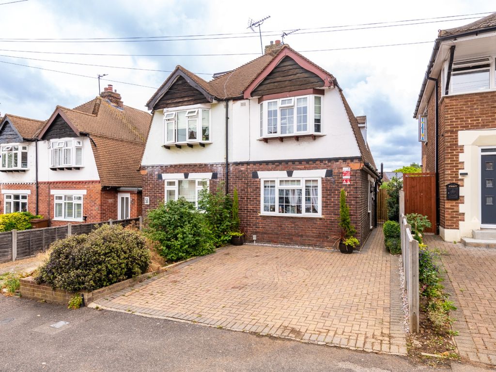 2 bed semidetached house for sale in Hawthorne Avenue, Rainham