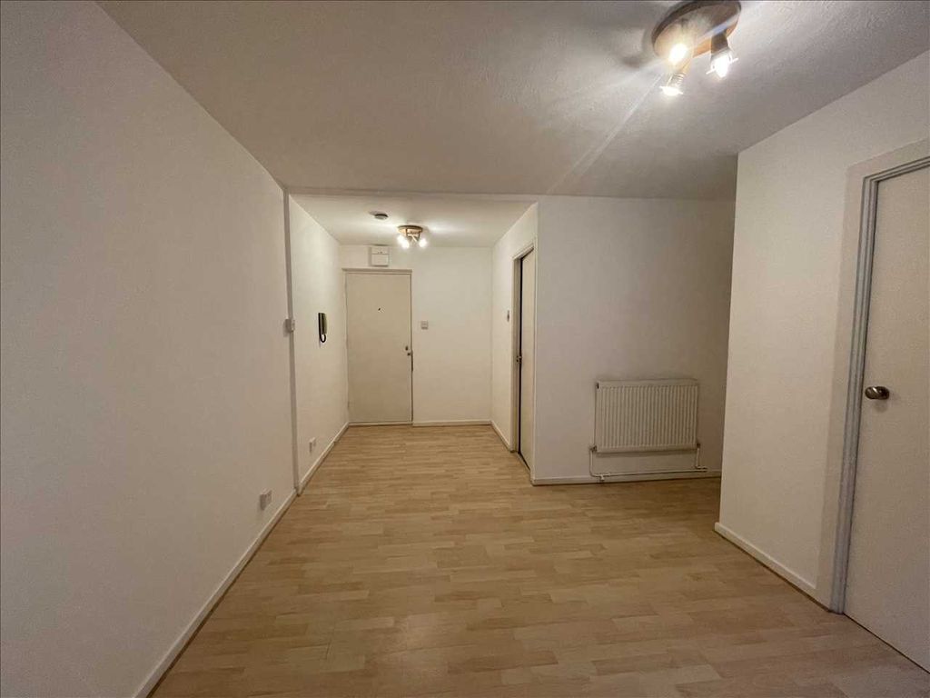 1 bed flat to rent in Montana Close, Sanderstead, Croydon CR2 Zoopla