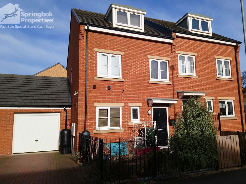 3 bed semidetached house for sale in Kingfisher Avenue, Norton