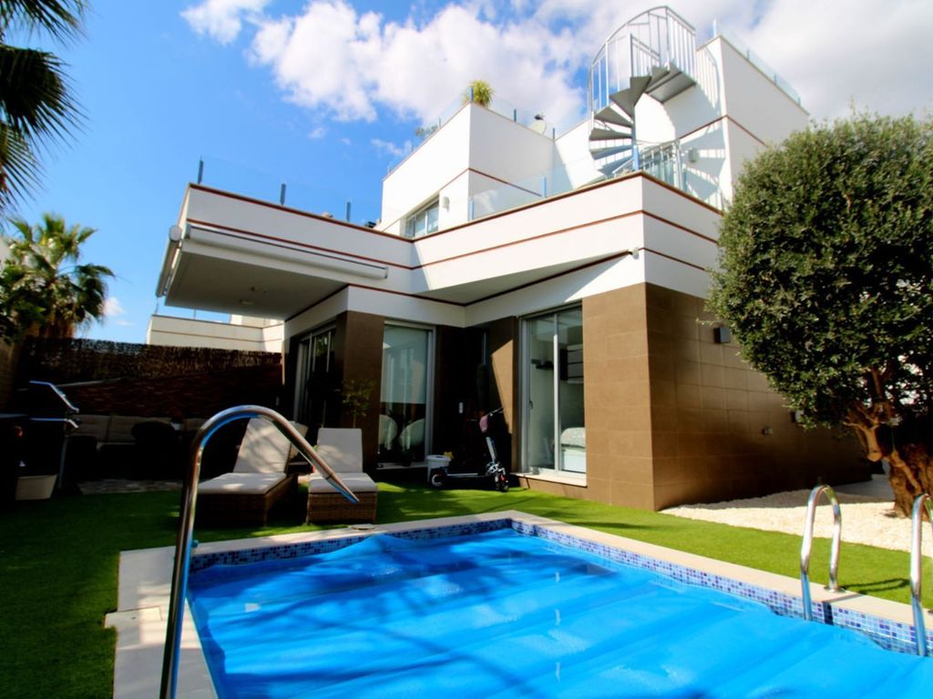 3 bed property for sale in Calle Costabella, 03170 Ciudad Quesada