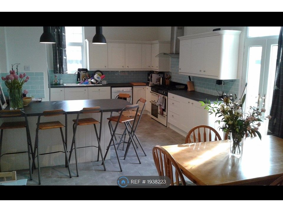 Room to rent in Meadow Road, Nottingham NG9, £585 pcm Zoopla